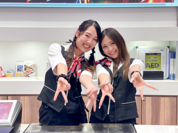 パチンコ店のホール・カウンターstaff