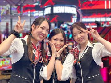 パチンコ店のホール・カウンターstaff