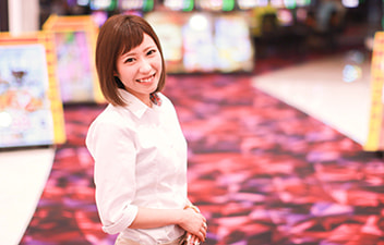 【アルバイト・パート】スロット店のホール・カウンターstaff